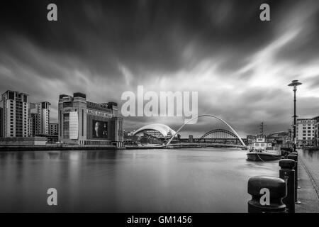 Blick in Richtung Gateshead aus Newcastle Quayside Stockfoto