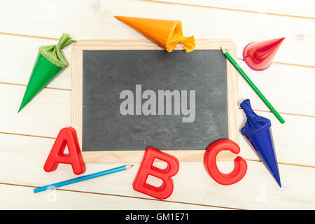 Leeren Tafel und Sachen der Schule Stockfoto