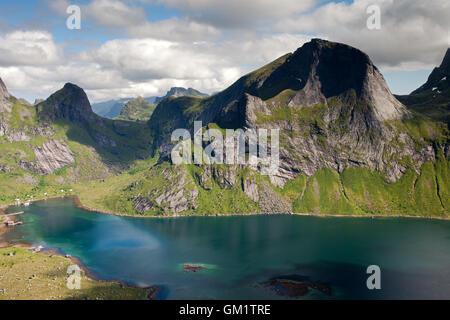 Brunakseltind: Kirkefjord und Segltinden Stockfoto