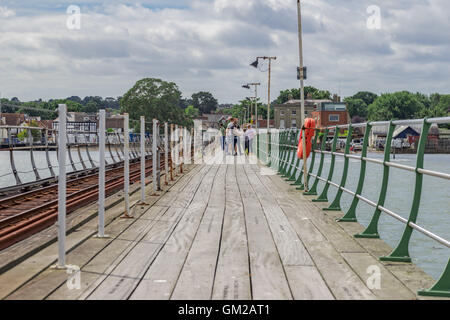 Das historische Hythe Pier und Bahnhof in der Nähe von Southampton, Hampshire. Stockfoto