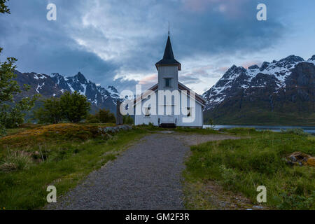 Sildpollnes Kirche auf der Sildpollneset Halbinsel, Lofoten Inseln, Norwegen. Stockfoto