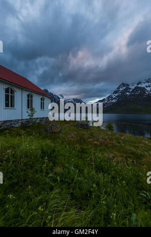 Sildpollnes Kirche auf der Sildpollneset Halbinsel, Lofoten Inseln, Norwegen. Stockfoto