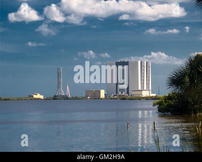 Neben dem Vehicle Assembly Building; Mobile Launcher oder VAB, am Kennedy Space Center der NASA Stockfoto