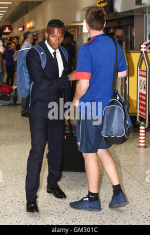 Antonio Valencia verlässt Manchester Flughafen Manchester Uniteds Vorsaison Tour von China. Stockfoto