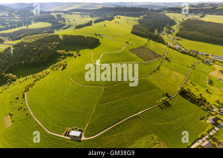 Luftbild, Cyril Oberflächen, Hills, Wege ausgerichtet Isohypses, Wunderthausen, Bad Berleburg, Luftbild aus Wittgenstein Stockfoto