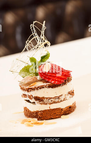 Schokolade Dessert mit Erdbeeren Stockfoto