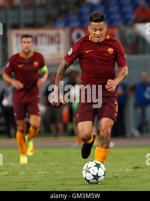 Rom, Italien. 23. August 2016. RomaÕs Juan Iturbe in Aktion während der Champions League Play-offs zweiten Bein Fußballspiel zwischen Roma und der FC Porto im Olympiastadion. Porto gewann 3: 0 Turnier Gruppe anzuschließen. © Riccardo De Luca/Pacific Press/Alamy Live-Nachrichten Stockfoto