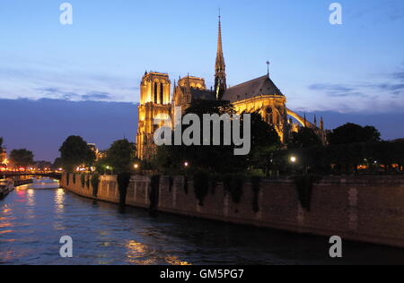 Kathedrale Notre-Dame bei Sonnenuntergang. Paris, Frankreich Stockfoto