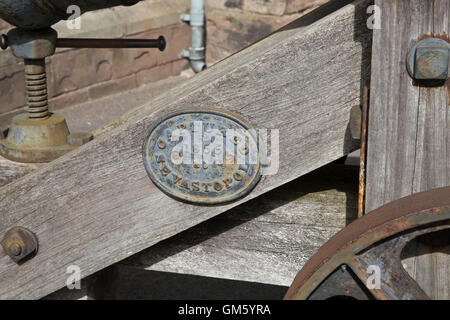 Metall Placque Monmouth Castle and Regimental Museum in Monmouth Wales Stockfoto