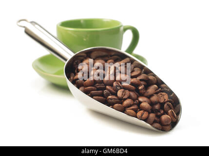 Kaffeebohnen isoliert auf weißem Hintergrund Stockfoto