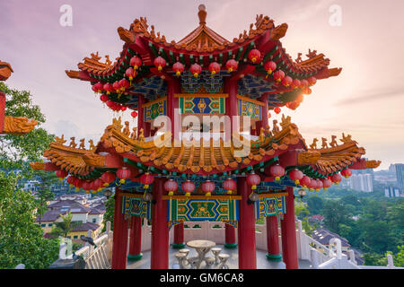 Goldener Sonnenuntergang am Thean Hou buddhistische Tempel, Kuala Lumpur, Malaysia Stockfoto