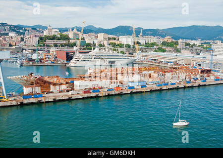 Wrack der Costa Concordia zerlegt in den Hafen von Genua, Italien Stockfoto