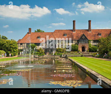 RHS Wisley Kanal und Loggia. Stockfoto