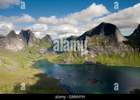 Brunakseltind: Kirkefjord und Segltinden Stockfoto