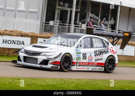 2013 Subaru Impreza "Gobstopper II" mit Fahrer Olly Clark auf die 2016 Goodwood Festival of Speed, Sussex, UK. Stockfoto