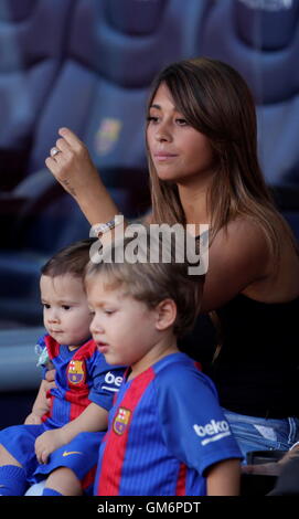 20.08.2016. Camp Nou, Barcelona, Spanien. Antonella Roccuzzo Lionel Messi Begleiter im Camp Nou Stockfoto