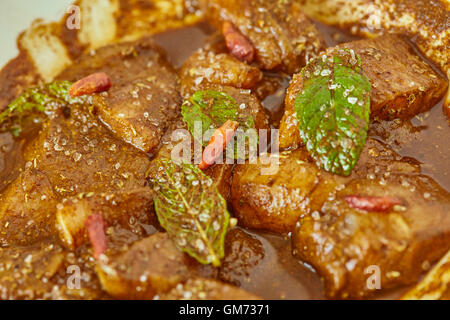 traditionelles Recipetraditional Rezept aus Indien gemacht, welche Fleisch und Gewürze Stockfoto
