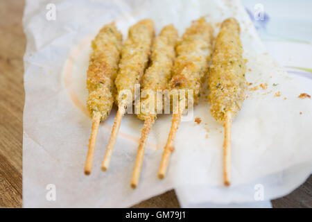 Panierter Fisch-Spieße Stockfoto