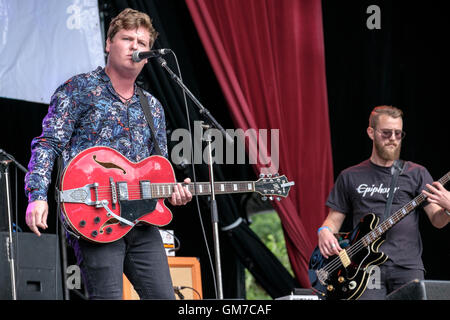 Danny Cove und Luke Davis der gebrochen Witt Rebellen erklingt in Weyfest, Farnham, Surrey, UK. 21. August 2016. Stockfoto