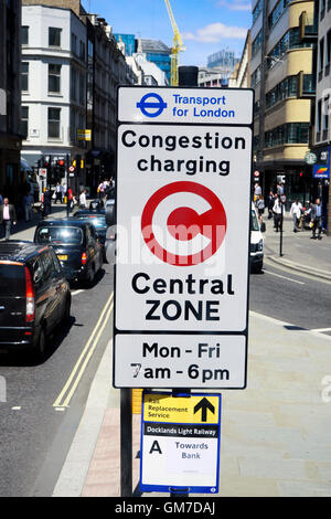 London, UK - 6. Juli 2016: Staus kostenlos Zone Zeichen, führte 2003 zur Verringerung von Staus im Zentrum von London. Die standard ch Stockfoto