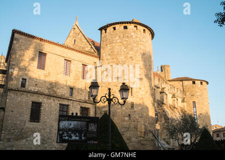 Kathedrale St. Just St Pasteur und Archeveques, Erzbischöfe Bauten aus Garten im Zentrum von Narbonne goldenen Licht des Sonnenuntergangs Stockfoto