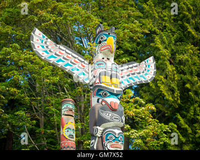 Die berühmten Totempfähle am Brockton Point, Stanley Park, Vancouver, Britisch-Kolumbien, Kanada. Stockfoto