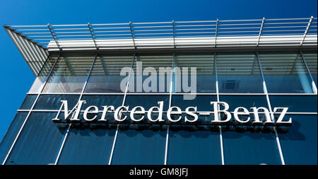 Außenseite des Mercedes Benz Showroom in Brentford, West London, UK Stockfoto