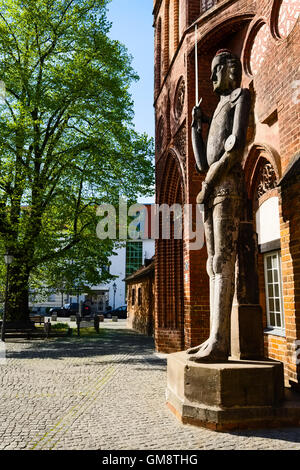 Roland-Statue vor dem alten Rathaus, Brandenburg an der Havel, Deutschland Stockfoto