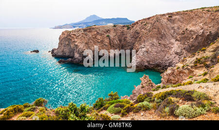 wilde türkisfarbene Strände von Griechenland - Milos, Kykladen, Tsigardo Strand Stockfoto