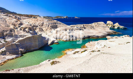 einzigartige mineralische Strände der Insel Milos - Sarakiniko Stockfoto