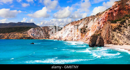 einzigartige Strände mit mineralischen Steinen in Milos Insel, Griechenland, Kykladen Stockfoto