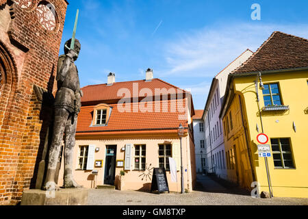 Roland-Statue vor dem alten Rathaus, Brandenburg an der Havel, Deutschland Stockfoto