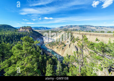 Querformat eine Schlucht und dem Yellowstone River in der Nähe von Tower Fall im Yellowstone National Park Stockfoto