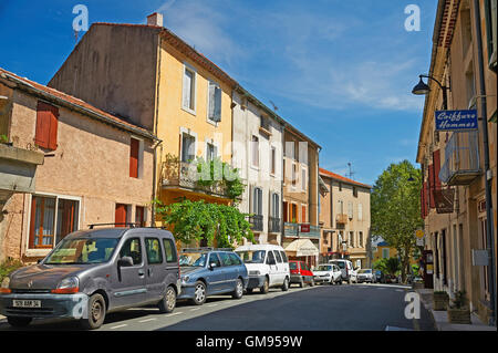 Straßenszene in dem französischen Dorf Olargues im Bereich Herault Languedoc Roussillon. Stockfoto