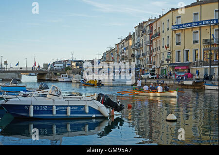 Boote im Hafen Kanalsystem in den südlichen französischen Stadt Sete Stockfoto