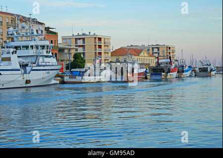 Boote im Hafen Kanalsystem in den südlichen französischen Stadt Sete Stockfoto