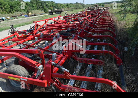 Anhängerkupplung für Traktoren und Mähdrescher. Anhänger für landwirtschaftliche Maschinen. Stockfoto
