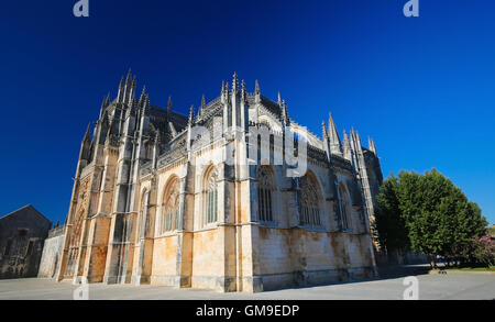 Fassade des Kloster von Batalha, eines der wichtigsten gotischen Websites in Portugal, in Erinnerung an die 14. Jahrhun erstellt Stockfoto