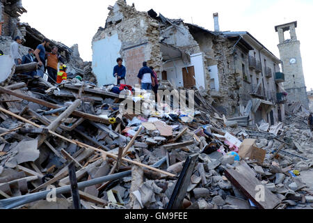 Europa, Italien, Amateurin, 24. August 2016: Erdbeben in Amatrice (Region Latium) 6.2 Größenordnung, tötete und verletzte viele Peopl Stockfoto