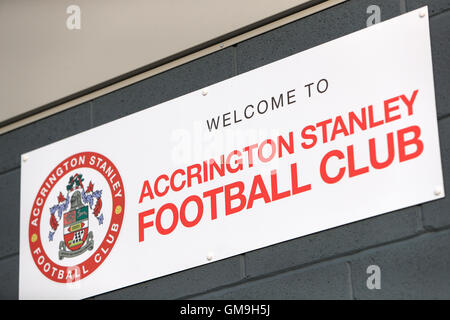 Signage begrüßt Sie das Wham Stadion, Heimat von Accrington Stanley während der EFL-Cup, zweiten Vorrundenspiel im Wham-Stadion, Accrington. Stockfoto