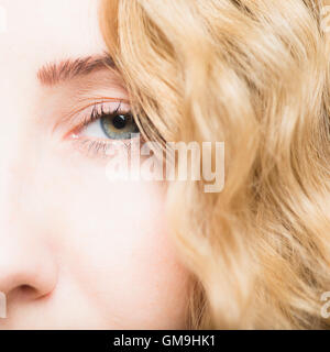 Grüne Augen schöne blonde Frau Stockfoto