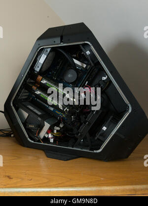 Alienware Area 51 Desktop, mit seitlichen Türen, zeigen interne Teile, wie das, Duell Titan X Sli und Festplatte, Bereiche Stockfoto