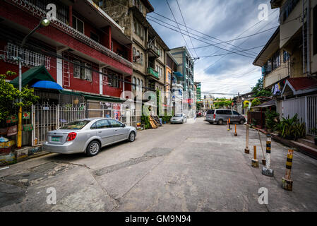 Straße und Gebäude in Sampaloc, Manila, Philippinen. Stockfoto