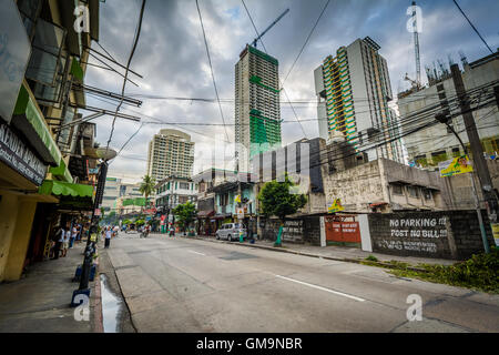 Straße und Gebäude in Sampaloc, Manila, Philippinen. Stockfoto