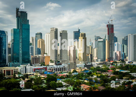 Blick auf die Skyline von Makati in Metro Manila, Philippinen. Stockfoto