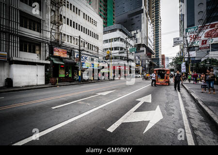 Makati Avenue, Makati, Metro Manila, Philippinen. Stockfoto