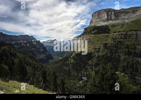 Blick auf die Berge des Ordesa y Monte Perdido Nationalpark. Stockfoto