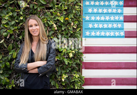 Melissa Broder Posen aus einem Porträt in Los Angeles Kalifornien am 3. Mai 2016 Stockfoto