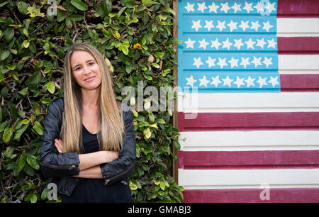 Melissa Broder Posen aus einem Porträt in Los Angeles Kalifornien am 3. Mai 2016 Stockfoto