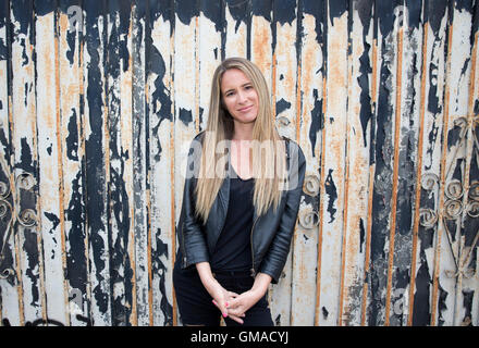 Melissa Broder Posen aus einem Porträt in Los Angeles Kalifornien am 3. Mai 2016 Stockfoto